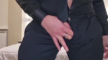 Preview 1 of Arunachali Girls Sex Videos4 - AMATORIALE IN ELEGANZA | SBORRA IN ABITO ELEGANTE E UN CAZZO ENORME - RAGAZZO SEXY ITALIANO