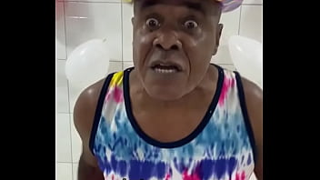 Preview 2 of 18years Xxxxcomvideo - Neg&atilde_o comendo o endryl