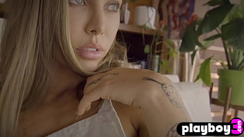 Preview 1 of Gonzy Xxx - Perfect big ass MILF Nicole Aniston posed totally naked and revealed her natural body