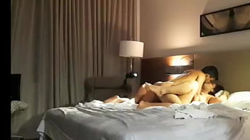 Preview 4 of Queen And Poor - Novinha foi pro motel com o marido
