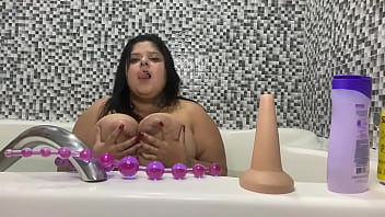 Preview 2 of Using Wif Shazia - Fui filmar na hidro e pedi pro meu namorado colocar o plug no meu cuzinho ele acabou me comendo - Mary Jhuana
