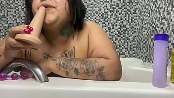 Preview 3 of Using Wif Shazia - Fui filmar na hidro e pedi pro meu namorado colocar o plug no meu cuzinho ele acabou me comendo - Mary Jhuana