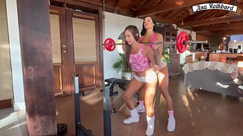 Preview 3 of Busty Mom Caught By Son - Essa personal trainer al&eacute_m de ser boa profissional,  &eacute_ muito gostosa e safada - Ana Rothbard &amp_ Indianara Jung