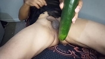 Preview 3 of Xvedeos Mobi - Ese pepino es enorme,  quieres?