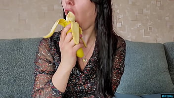 Preview 1 of Desahan Janda Ngen - Naughty banana game