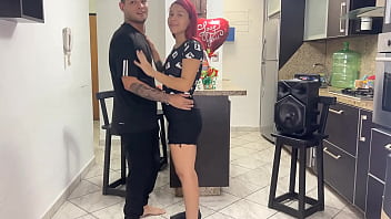 Preview 1 of Videos Sex Yemen Thamar - No Me Gusta que mi Novia Traiga a su Mejor Amigo a nuestra Fiesta porque Cuando Baila Regueton el le Frota la Polla en su Culo y a ella le gusta NTR Netorare