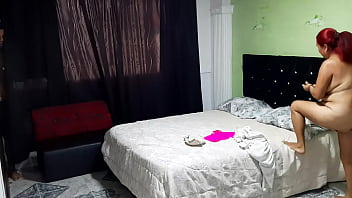Preview 1 of First Time Hand Fisding - Me masturb&oacute_ viendo como mi madrastra se viste