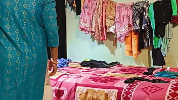 Preview 2 of Yoga Sex Full Movues - कपड़े बदलती girlfriend को डॉगी बना कर चोदा