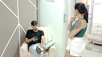 Preview 1 of Chez Gay - puta venezolana enga&ntilde_a a su esposo con el hijastro mientras el se encuentra de viaje ella lo seduce y le hace oral