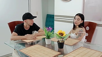 Preview 2 of Beauty Mom Boy - es bueno recordar viejos tiempos por eso llamo a mi ex mujer ya que estoy solo en casa y tenemos sexo duro y rico