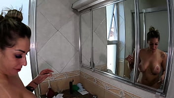 Preview 3 of Tina Kays Sex - Um flagra no banho de Julia Fontanelli antes da sua cena com muita anal sem camisinha
