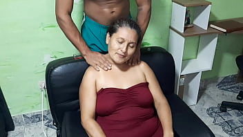 Preview 1 of Sweet Miss - Le masajeo y le chupo las tetas a mi madrastra