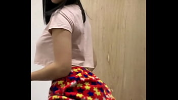 Preview 2 of Sany Leon Sexy Vidio - Paulina,  chibola con culito rico en pijama 2