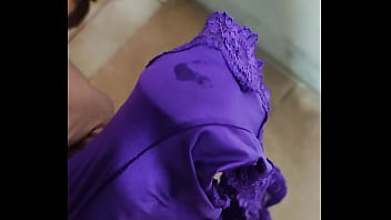 Preview 3 of Sarre Teen Fuck Videos - masturbandome con calzon de mi suegra parte 1
