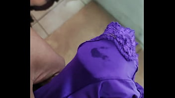 Preview 4 of Sarre Teen Fuck Videos - masturbandome con calzon de mi suegra parte 1