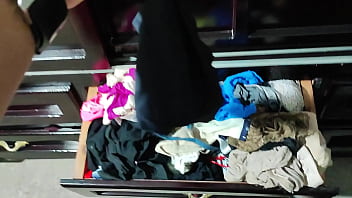 Preview 3 of First Time Pashto Xxx Drama - revisando el cajon de ropa interior de mi suegra parte 2