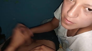 Preview 3 of Desi Papa Vedio - Me despierta con una mamada antes del trabajo no quiere que la grab&eacute_ despu&eacute_s me la sigue mamando
