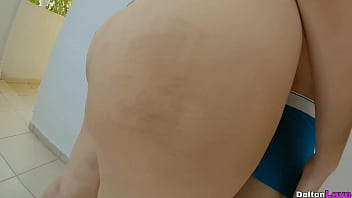 Preview 1 of Behgali Sex Viyeo - Mujer ara&ntilde_a de gran culo trepa la pared para que la chupe toda