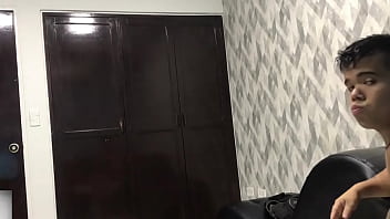 Preview 1 of Waptarik Xxx Hours And Girls - enano prodigio con gran verga le da su buena follada a morena cachonda y se le corre en su cara