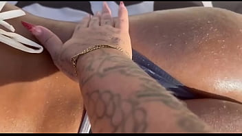 Preview 1 of Indian Sheeba Sex Videos - Depois da praia em Copacabana tomei um banho com minha amiga e se pegamos no chuveiro
