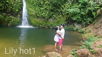 Preview 3 of My Friendd Hot Mom - Llegamos a la fuente de agua el agua esta muy frio. (Segunda parte)