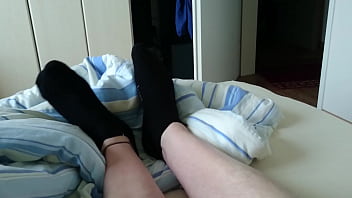 Preview 1 of Madhur Dixit Hot Nud - Schwarze Sneaker Socken