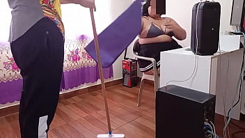 Preview 2 of Big Boobs Hornny - Hoy en mi nuevo trabajo mi jefa que esta muy buena me hace trabajar sin ropa por que me queria ver mi gran polla para luego saborearla y metersela ala boca cuando mi compa&ntilde_eros estan al lado casi nos pilla