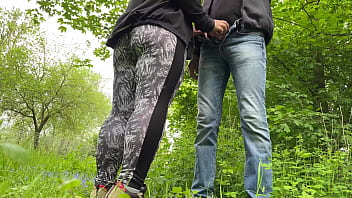 Preview 3 of Xxx White Girl And White Boy - Couldn&#039_t resist and started jerking off at the sight of sexy hot MILF&#039_s gorgeous ass