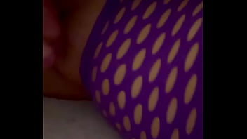Preview 2 of Zo Ligon - Alikat2 spunks her hand