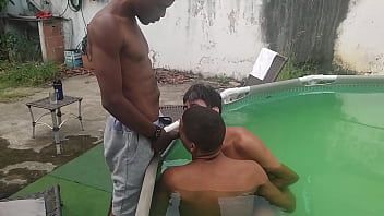 Preview 4 of Lan Moth - FODA BAREBACK COM TR&Ecirc_S PUTOS PAUZUDOS SOCANDO GOSTOSO (COMPLETO PELO LINK NA FOTO DE CAPA)
