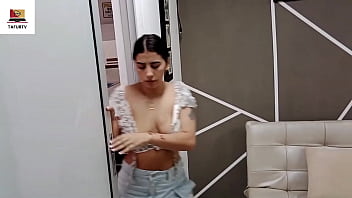 Preview 1 of Cheek Freacks - La HORNY lesbiana de mi madrastra aprovecha que estamos solas en casa para lamer y tijerear mi co&ntilde_o- parte 1