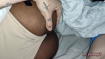 Preview 1 of Videos Skes - DR PUSSY2 - Homem branco tatuado de pau grande fode empregada africana e deixa o cu dela a escorrer muito esperma