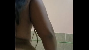 Preview 2 of Teen Asiani - Gostosa sentando de costas