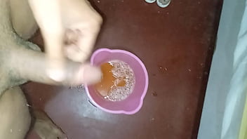 Preview 4 of Squir Porno - Que dif&iacute_cil es orinar con la verga dura