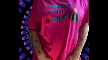 Preview 3 of Senny Leyone Com - Reeses Pieces rockin Nights With Ricky Merch