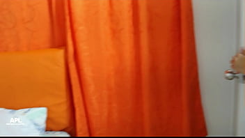 Preview 1 of Story Sxe - La perra de mi vecina se mete bajo las sabanas para chuparme la polla y comerse mi semen. PARTE 1