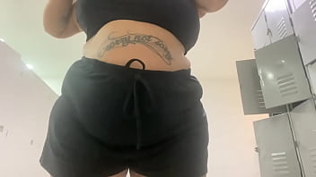 Preview 2 of Ivana Erti - Levou o plug pra academia e colocou no cuzinho no vesti&aacute_rio - Mary Jhuana