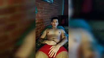 Preview 1 of Www Xxx Paron - Chacal youtuber agarra su vergota llena de leche y se masturba tan rico mostrando su culo,  pies y su vergota