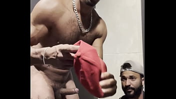 Preview 4 of Sado Hj - levei o macho pro banheiro da academia,  mamei e botei ele pra mamar,  tentei fuder o rabo dele mais ele nao deu conta