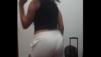 Preview 2 of Army Boob Suck - Arlette bailando y ense&ntilde_ando su culo negro.