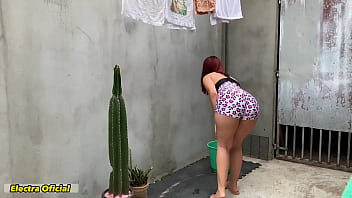 Preview 2 of Piss Mich An Du Sau - Essa empregada &eacute_ nova e j&aacute_ trabalha,  contratei ela e eu fiquei excitado com essa bunda