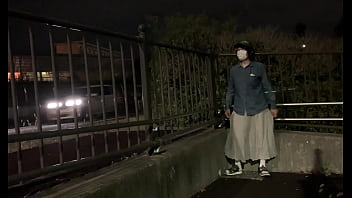 Preview 2 of Priyanka Chopra Xxxsex - 女装子まゆちゃんが車がばんばん通る国道の横でロングスカートのままパンツを脱いで足を開いて露出する