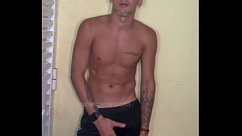 Preview 1 of Syam X - Novinho dotado famoso no tiktok com short de jogar futebol batendo punheta em quanto fala  putaria submissa(COMPLETO NO RED)