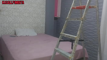 Preview 1 of Gujarati X Xxc - chamei o vizinho para arrumar a lampada,  e acabei flagrando ele de pau duro olhando para minha bunda