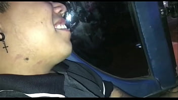 Preview 2 of Nxxx Xxxxx - seduzco a enano en la buseta y este se hace al lado m&iacute_o y me empieza a chupar las tetas,  luego yo le acaricio la verga y se la chupo