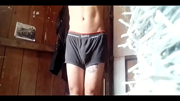 Preview 3 of Hot Send Fuk - Gato de botas quer pegar o trof&eacute_u antes de terminar o jogo,  n&atilde_o tem nada para fazer vai lavar roupas para umas correadas.