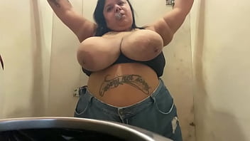 Preview 3 of Cliopathrah Feron - Bbw safada voltou no banheiro do shopping para colocar plug no cu - Mary Jhuana