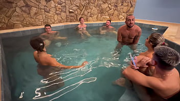 Preview 1 of Blue Xxx Flim Fuck - ORGIA COM OS AMIGOS NA PISCINA DO MOTEL