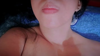 Preview 3 of Handu Porn - MADRASTRA ASI&Aacute_TICA PR&Aacute_CTICA SEXO ORAL A SU HIJASTRO,  LE DA LA MEJOR CHUPADA DE VERGA Y UNA EXQUISITA PAJA RUSA CON SUS TETAS,  REAL CASERO AMATEUR