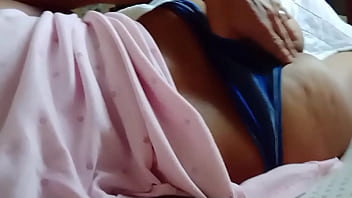 Preview 4 of In Bed For One Night - Jugando calz&oacute_n chino con mi esposa pre&aacute_mbulo antes de tener sexo